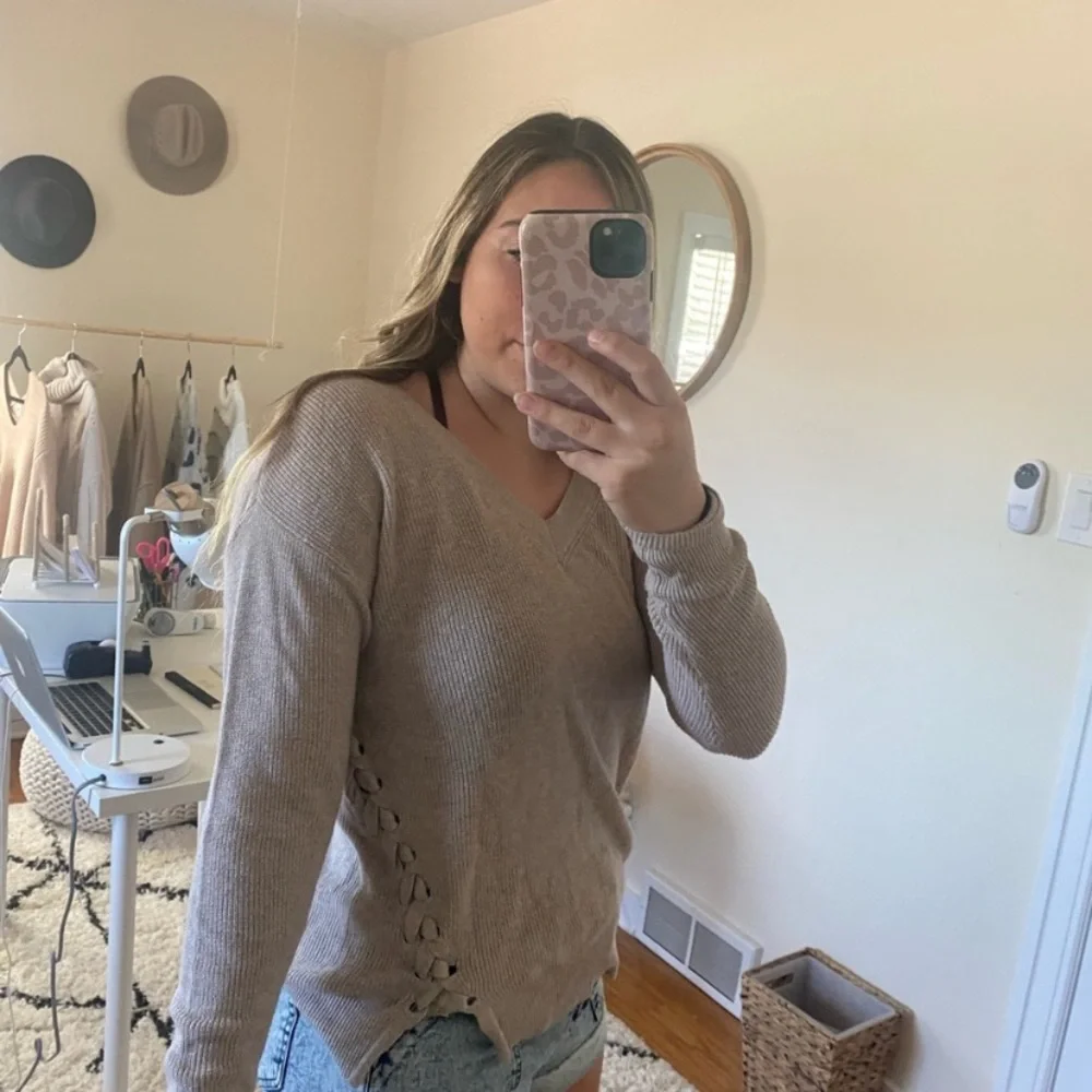 American Eagle sweater
